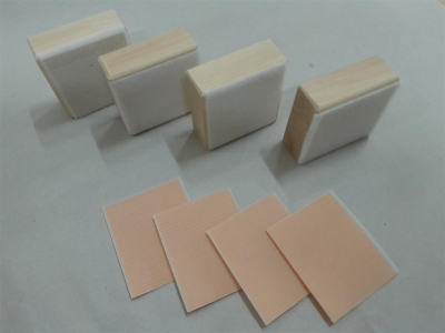 Relax 2000 - Distanzplatten für Schulterabsenkung, Set mit 4 St. 5,5 x 5,5 x 2 cm und 4 St. selbstklebende Klett-Pads