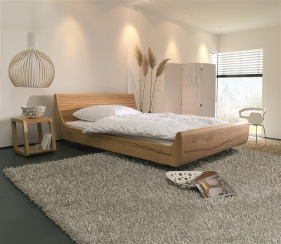 Massivholzbett "MOLA" mit Rückenlehne aus Kernbuche mit natur geölter Oberfläche (Ausstellungsware)