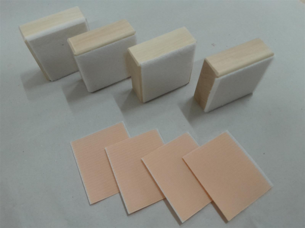 Relax 2000 - Distanzplatten für Schulterabsenkung, Set mit 4 St. 5,5 x 5,5 x 2 cm und 4 St. selbstklebende Klett-Pads