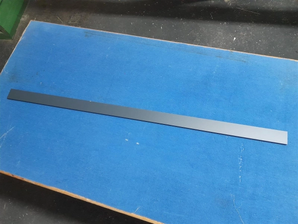 Kompaktplatten-Abschnitte, anthrazit - VE mit 9 St. ca. 1000 x 38 x 8 mm (LxBxD)